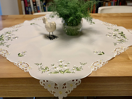 DAISY embroidered tablecloth and scarf